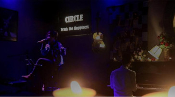 Circle Coffee Bar - Live music: Feeling
